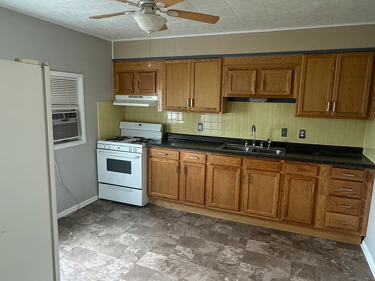 334 Crawford Ave #2 — Photo 2