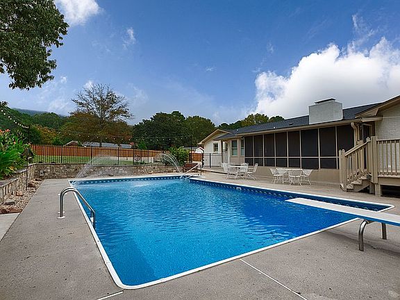 5th image of 2503 Arrow Wood Dr SE