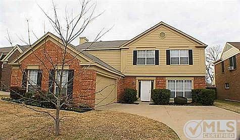 1st image of 302 Pemberton Pl