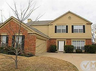 302 Pemberton Pl, Cedar Hill, TX 75104