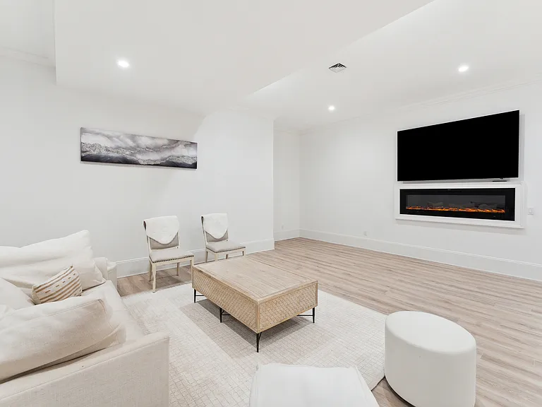 25 Winding Way — Photo 24