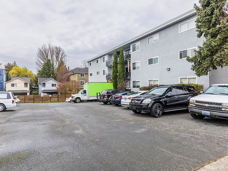 Eagle Court Apartments — Photo 20