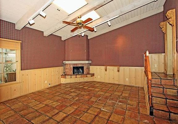 2nd image of 1010 Hilldale Ave