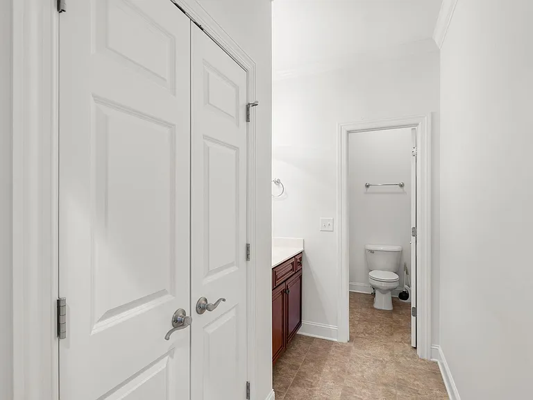 1610 Twin Square Way — Photo 30