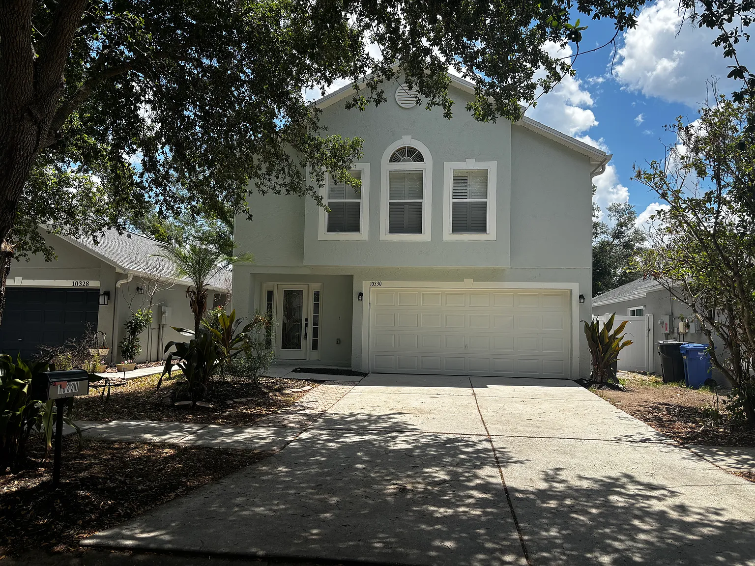 4 bed, 2.5 bath, 2300 sqft, $3,600 — Photo 2