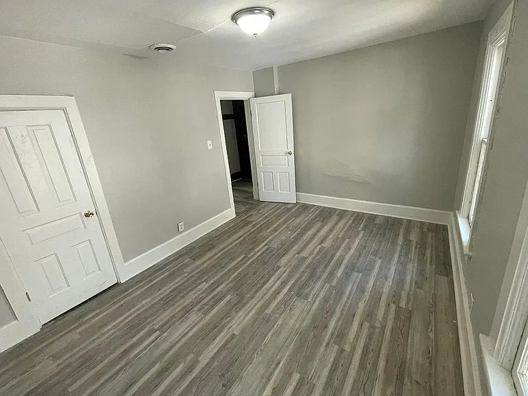 811 & 813 Park St SW — Photo 10