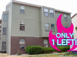 909 S Locust, Champaign, IL 61820