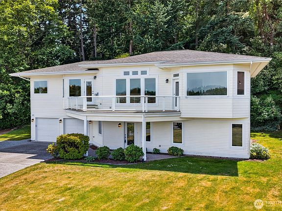 2nd image of 837 Shoshone Drive