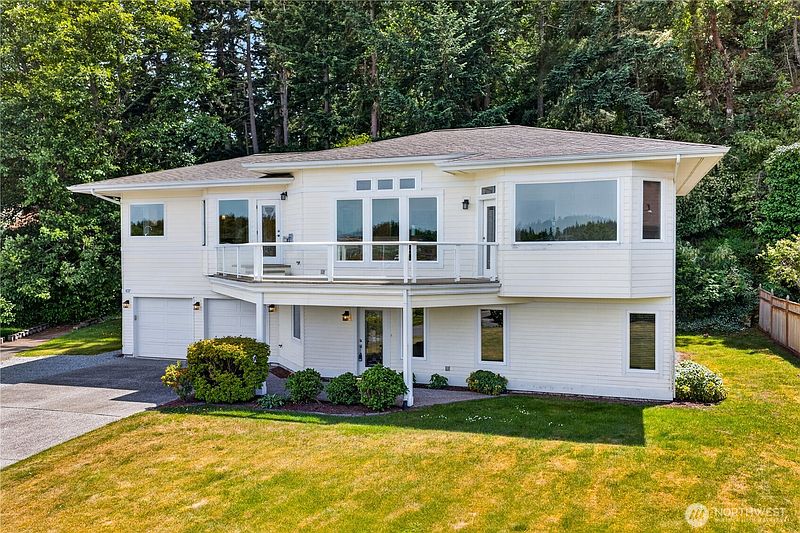 2nd image of 837 Shoshone Drive