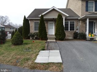 107 Meadowcreek Dr S #1, Chambersburg, PA 17202