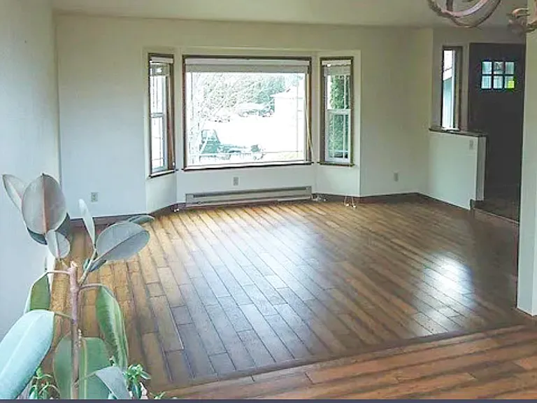 216 SE Fisher Ct — Photo 2