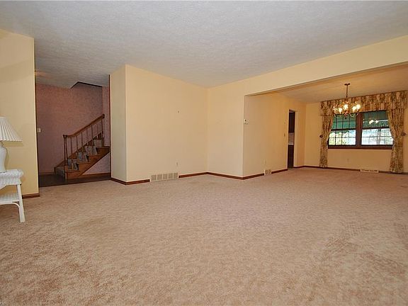 4th image of 868 Deborah Dr
