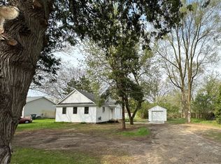 1052 Angle Rd, Lapeer, MI 48446