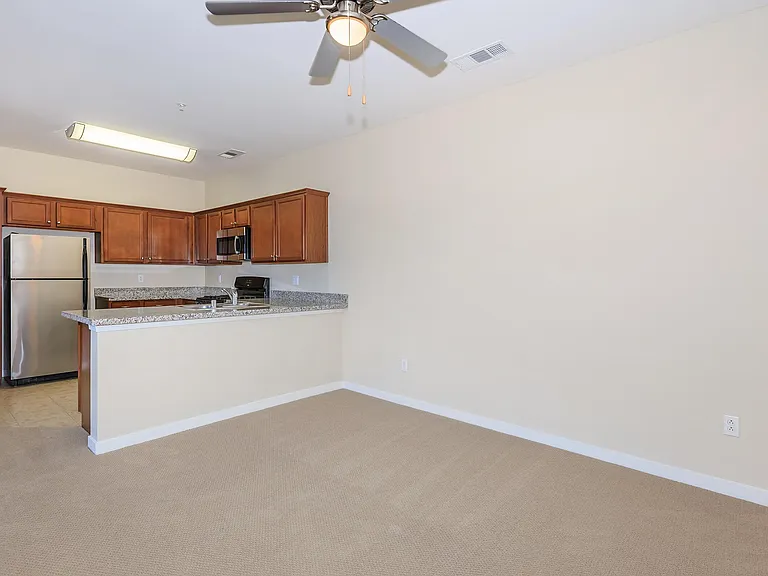 Vineyards at Palm Desert Apartment Homes — Photo 69