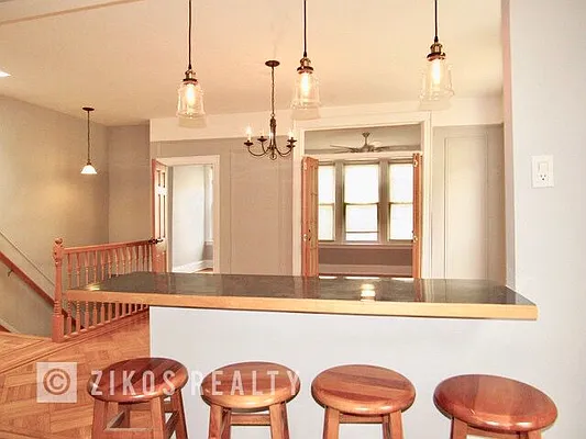 Rented by Zikos Realty Services | media 14