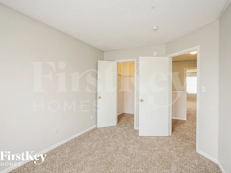 6230 Long River Ln — Photo 8