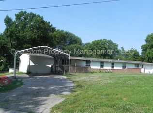 8223 Pence Rd, Pleasant Valley, MO 64068