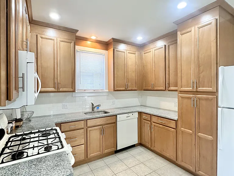 972 Cherry St — Photo 1