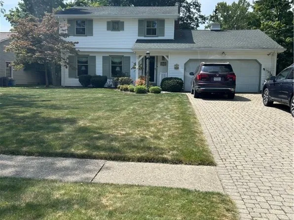 6236 Foxridge Dr, Youngstown, OH 44512