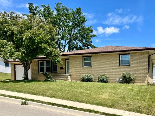 1203 Buffalo St, Peru, IL 61354