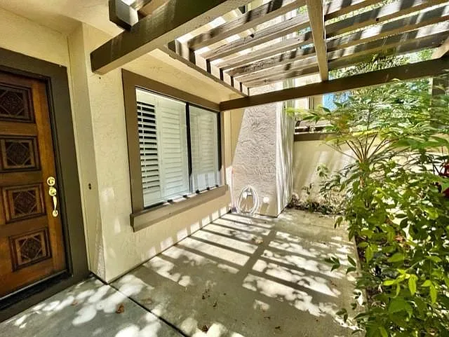 556 Churchill Downs Ct — Photo 2