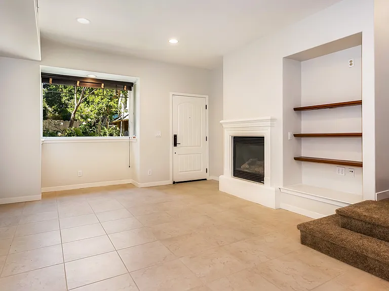 345 Kellogg Way #16 — Photo 6