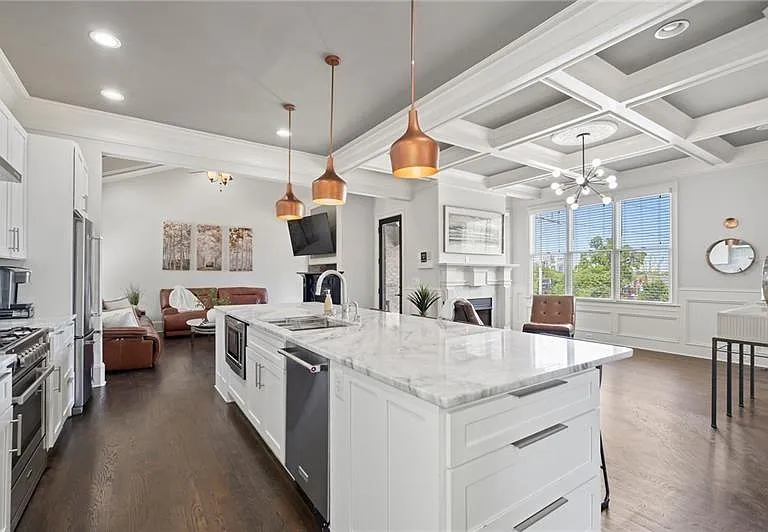 631 Boulevard NE — Photo 10