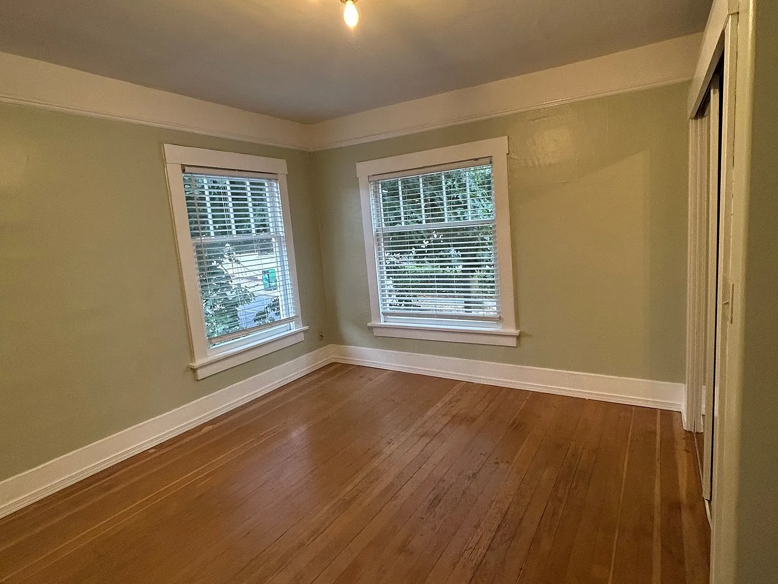 2123 N 40th St upr unit — Photo 2