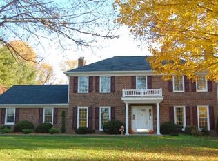 10513 Hunting Crest Ln, Vienna, VA 22182