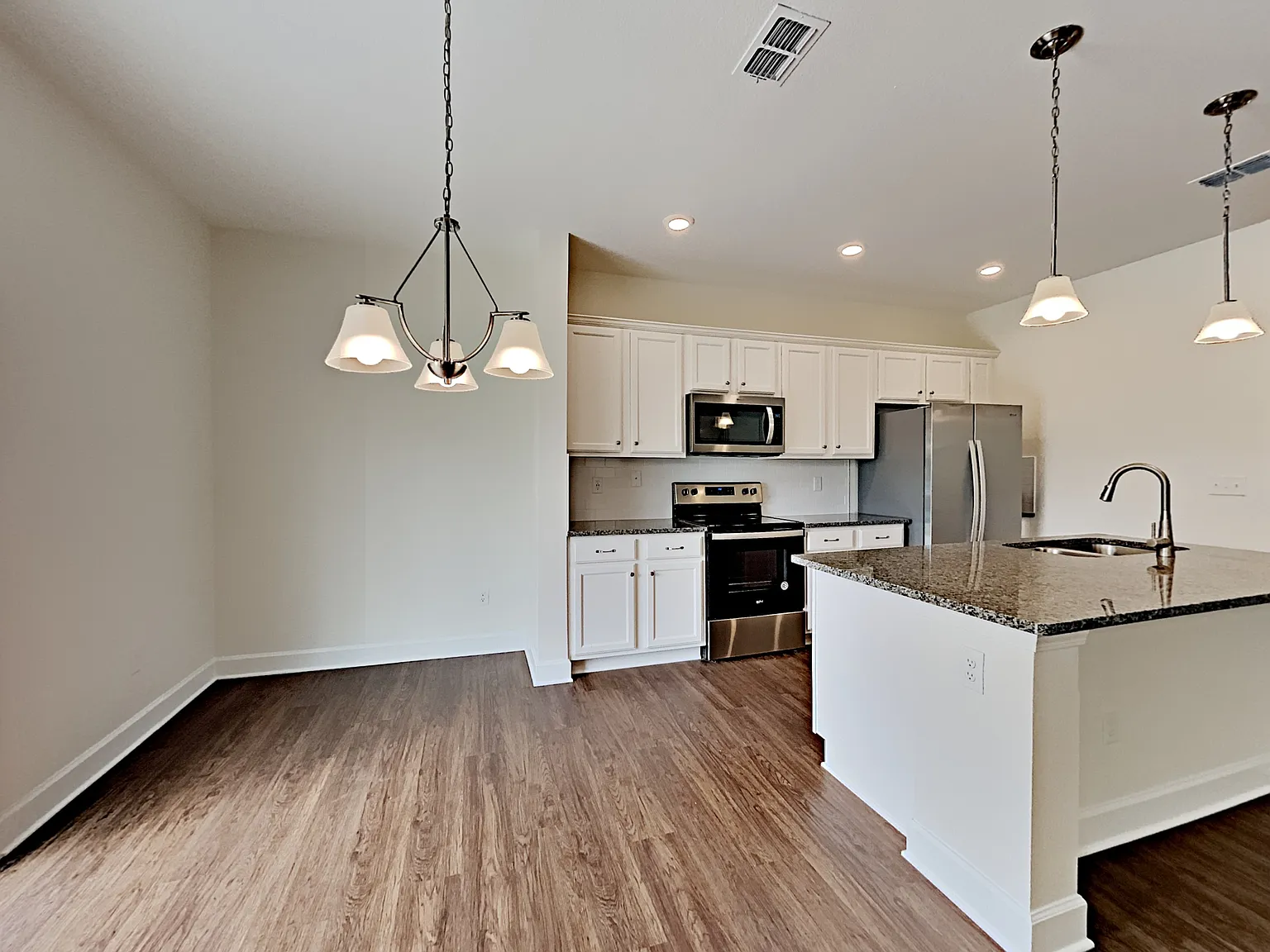 4 bed, 2.5 bath, 1886 sqft, $2,165 — Photo 4