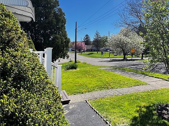 3rd image of 211 Overland St