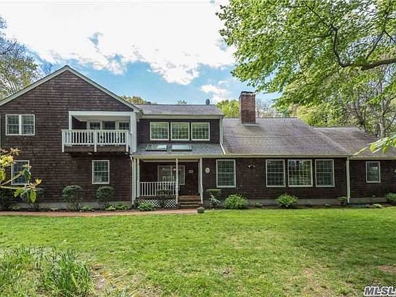 2nd image of 4 Holly Ln