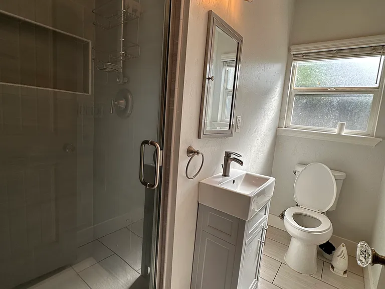 1105 W G St — Photo 22