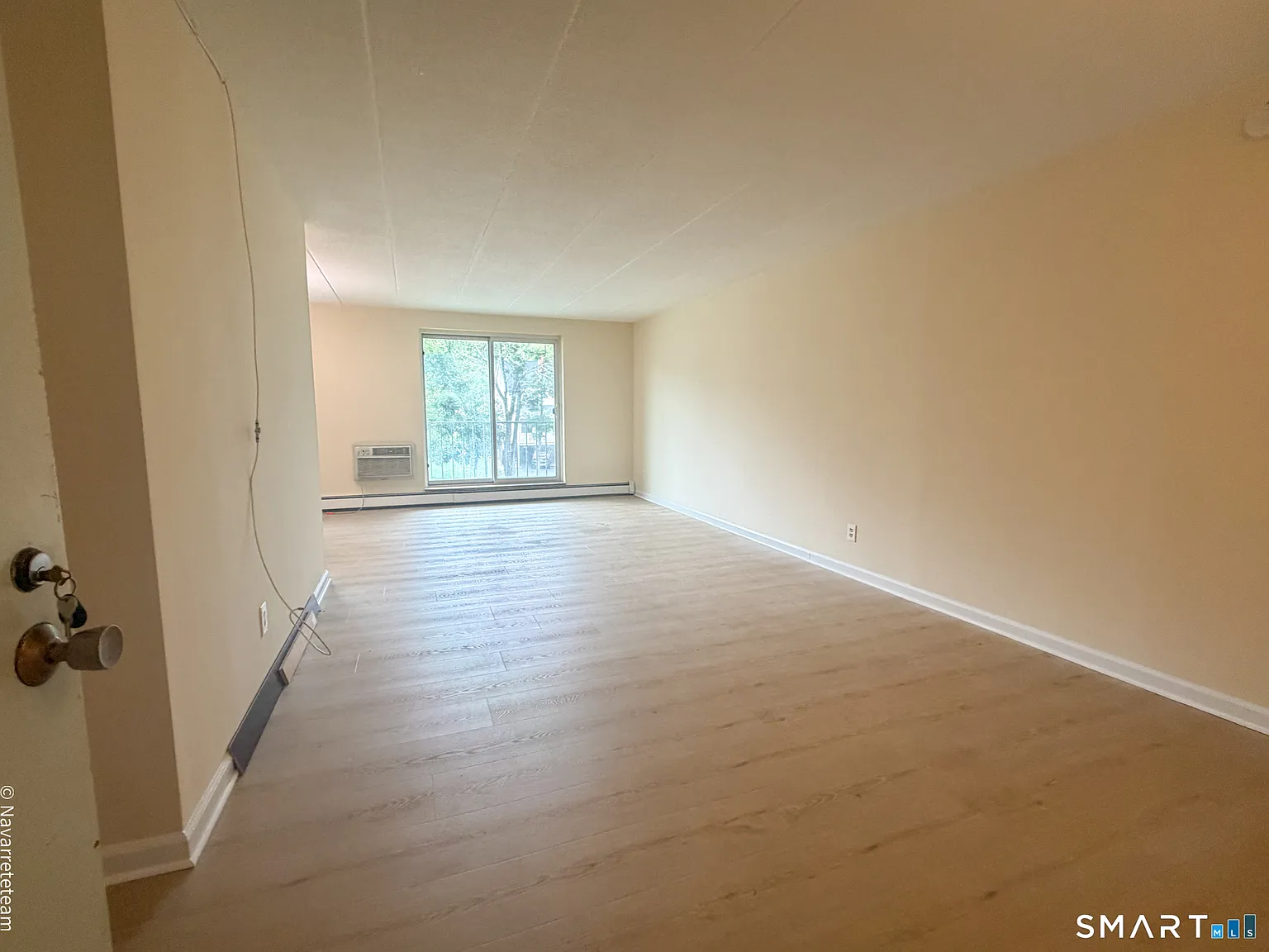 3 bed, 2.0 bath, 1230 sqft, $3,200 — Photo 2