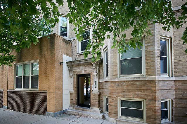 1st image of 4706 N Winthrop Ave APT 3B
