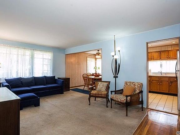 4th image of 300 Higbie Ln