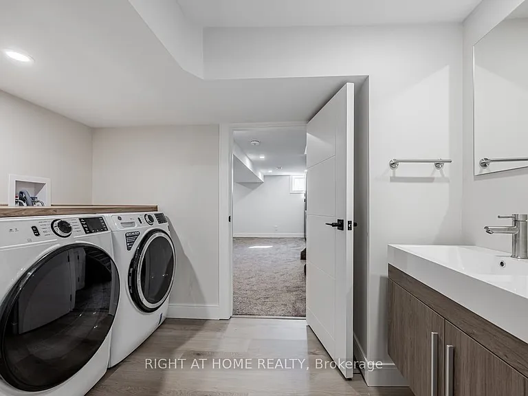690 Hillman Cres — Photo 18