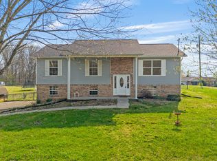 4554 Clifton Ln, Strawberry Plains, TN 37871