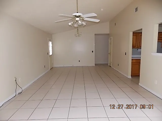 3 bed, 2.0 bath, 1295 sqft, $1,300 — Photo 3
