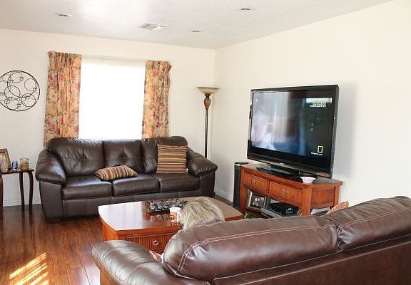 2nd image of 1426 S Magnolia Ave
