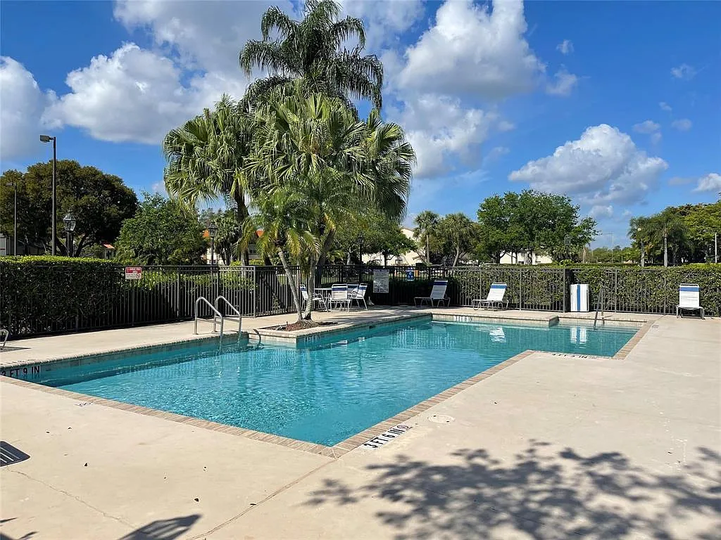 1 bed, 1.0 bath, 712 sqft, $1,725 — Photo 2