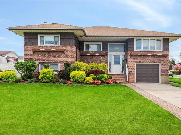 3208 Grand Boulevard, Baldwin Harbor, NY 11510