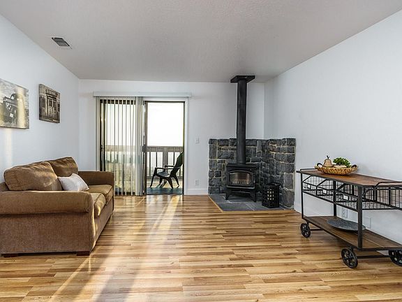 4th image of 19849 Villa Dr Unit 104