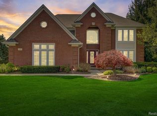 3950 Fieldview Rd, Lake Orion, MI 48360