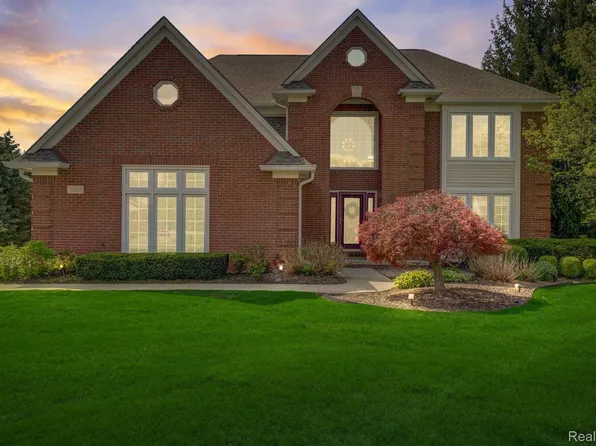 3950 Fieldview Rd, Lake Orion, MI 48360
