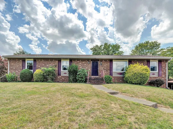 5543 Country Ln, Roanoke, VA 24018