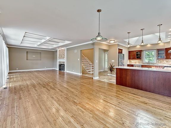 3rd image of 22W755 Red Oak Dr