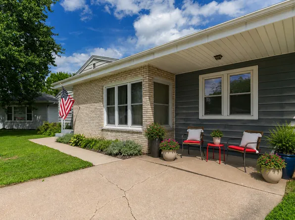 1222 7th Avenue Ct, Silvis, IL 61282