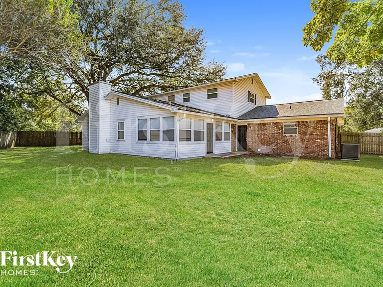 8801 Coventry Ct — Photo 14