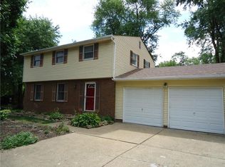 151 Lansdowne Dr, Coraopolis, PA 15108